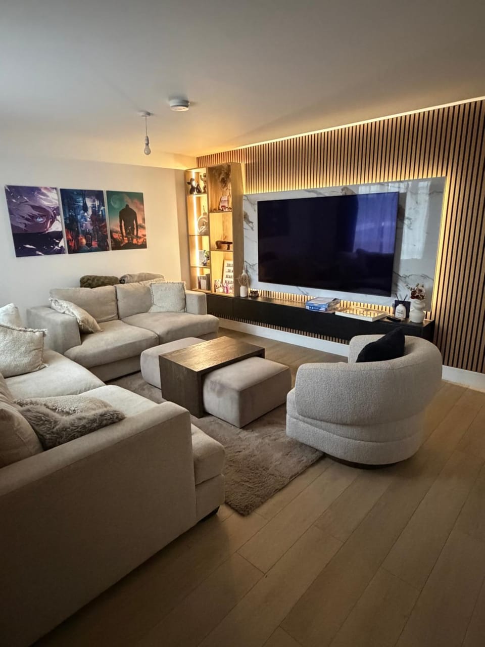 Communal lounge/ TV room, TV and multimedia, Living room, Seating area, Evening entertainment