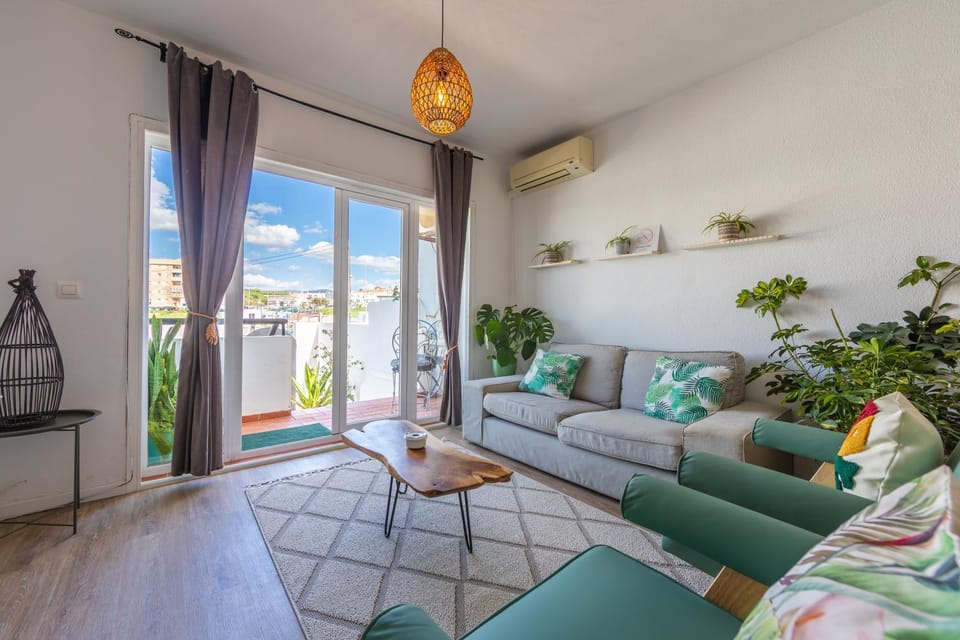 Living room, Seating area, air conditioner
