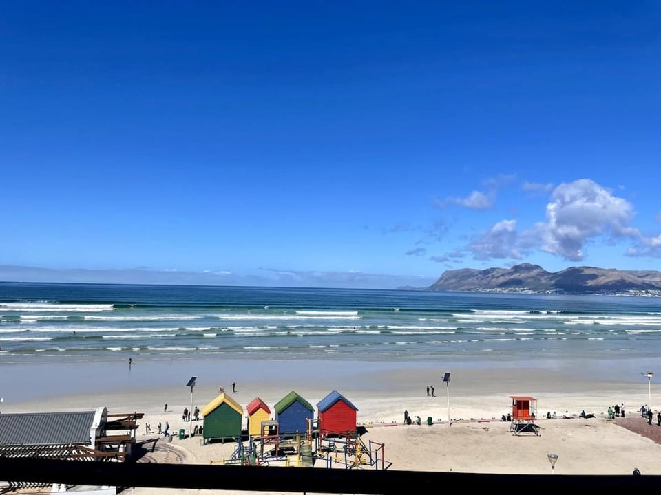 Surf & Stay - Muizenberg Beach Apartment in Cape Town