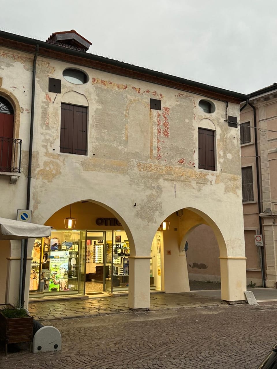 Property building, Facade/entrance, Landmark view