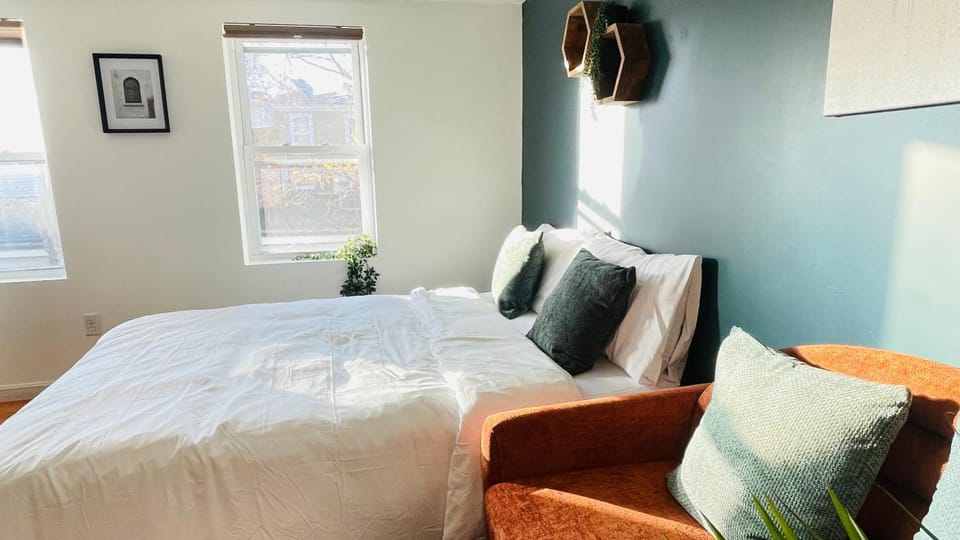 Seating area, Bedroom