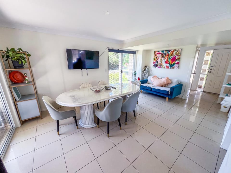 Vista Air conditioned Holiday Dream Castle Youth Hotel Bed and Breakfast in Brisbane