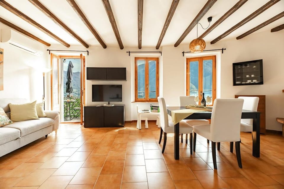 Bed, TV and multimedia, Living room, Seating area, Dining area
