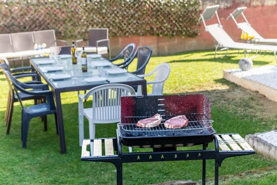 Spring, Day, BBQ facilities, BBQ facilities, Garden, Garden, sunbed
