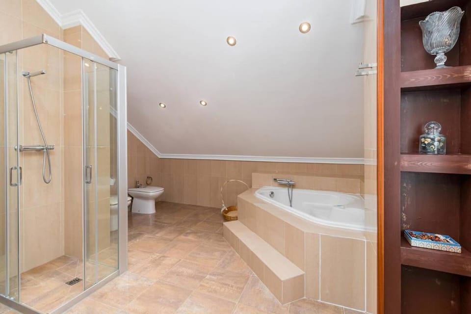 Shower, Toilet, Hot Tub, Bath