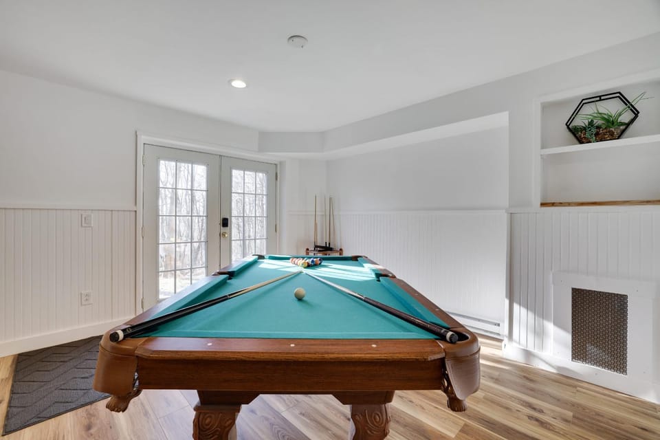 Billiard, Game Room, Table tennis, TV and multimedia, Kitchen or kitchenette