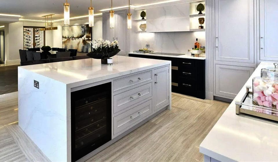 Kitchen or kitchenette, dishwasher, stove