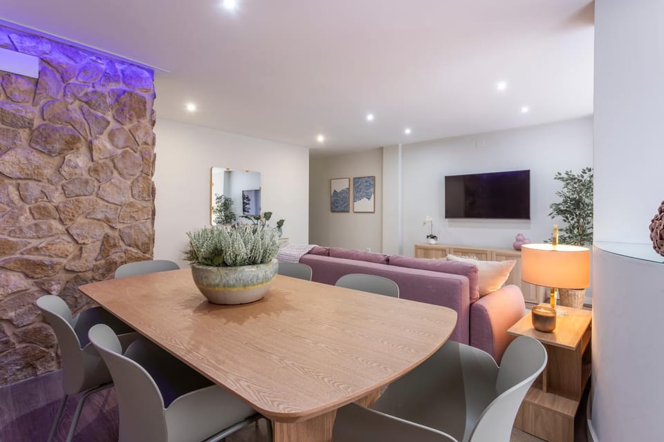 TV and multimedia, Living room, Seating area, Dining area