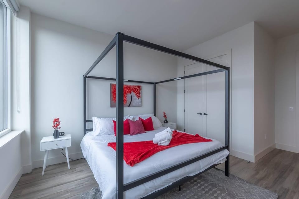 Bed, Photo of the whole room, Decorative detail, Bedroom