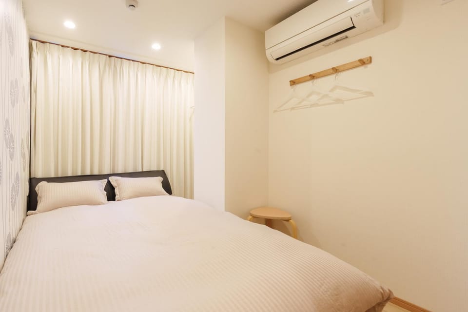 Bed, Photo of the whole room, Bedroom, air conditioner