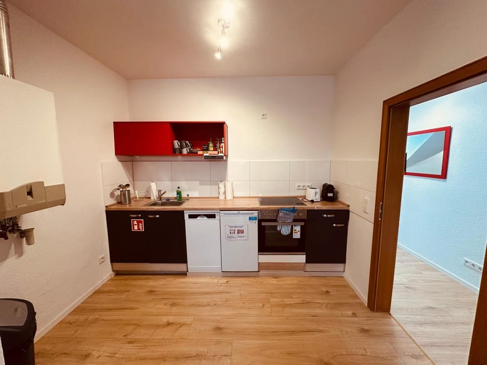 Coffee/tea facilities, oven, stove, toaster, kitchen