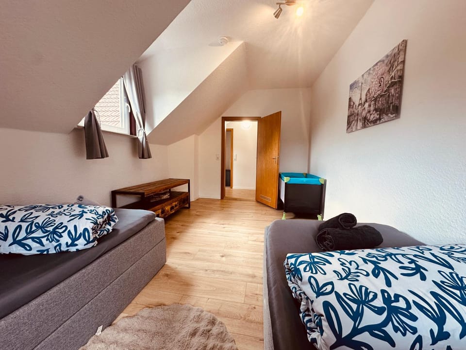 Bed, Photo of the whole room, Seating area, Bedroom, cot