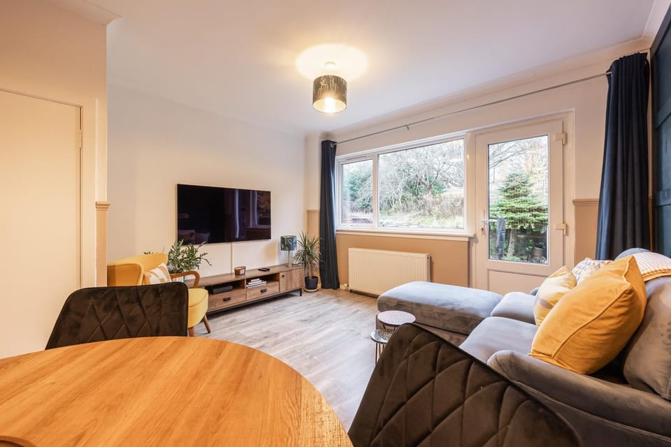TV and multimedia, Living room, Dining area