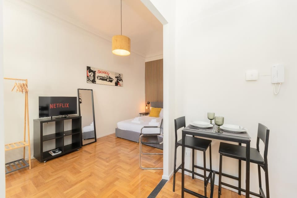 TV and multimedia, Living room, Seating area, Dining area