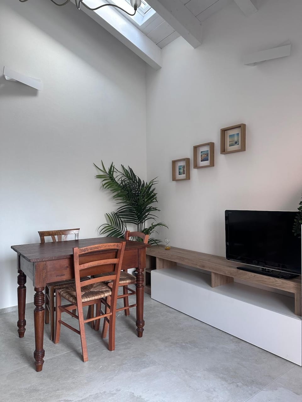 Communal lounge/ TV room, TV and multimedia, Living room, Seating area