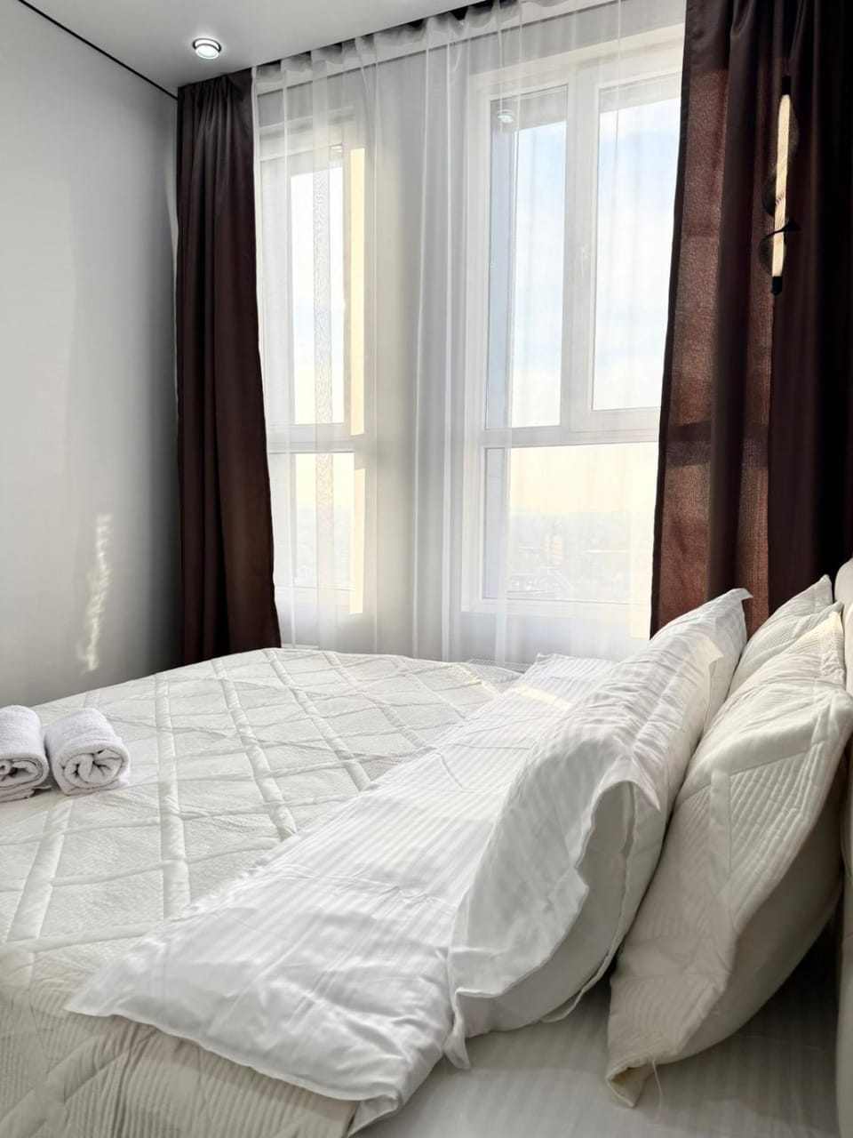 Bed, Bedroom, towels