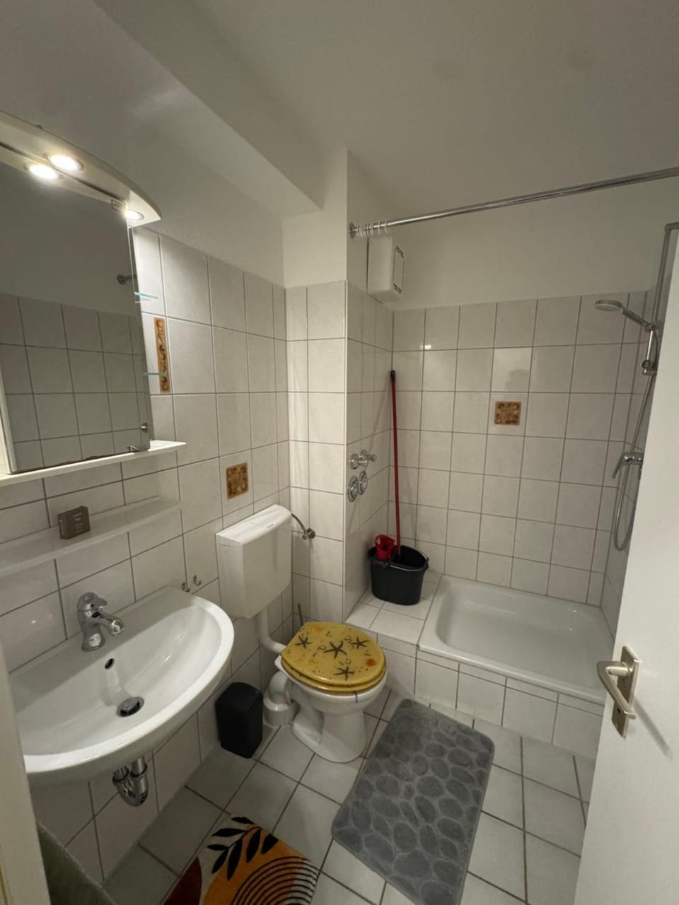 Toilet, Bathroom, towels