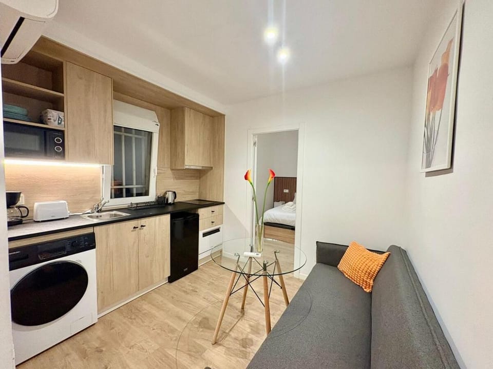 Kitchen or kitchenette, Living room