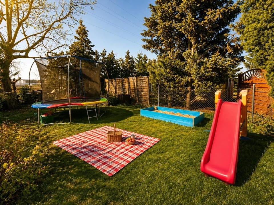 Perfekt für Familien - Garten mit Spielgeräten, zwischen See & Stadt Apartment in Halle Saale