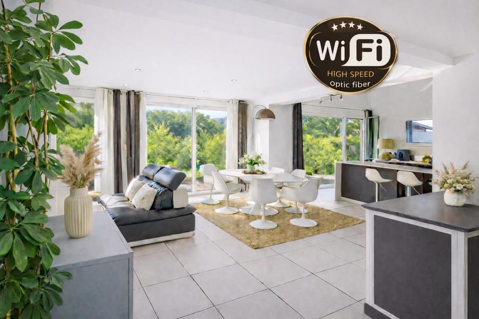 Communal lounge/ TV room, Living room, Lounge or bar