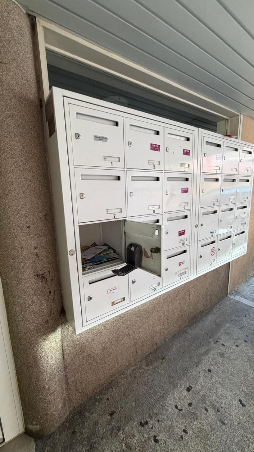 Studio 20m2 stationnement gratuit wifi 4 rue proudhon Apartment in Clermont-Ferrand