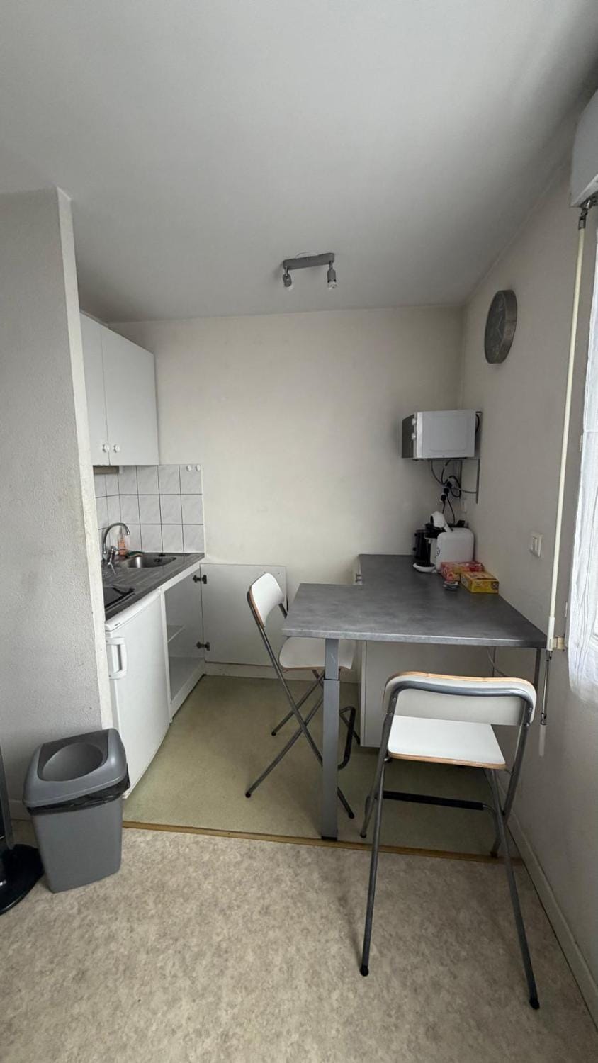 Studio 20m2 stationnement gratuit wifi 4 rue proudhon Apartment in Clermont-Ferrand