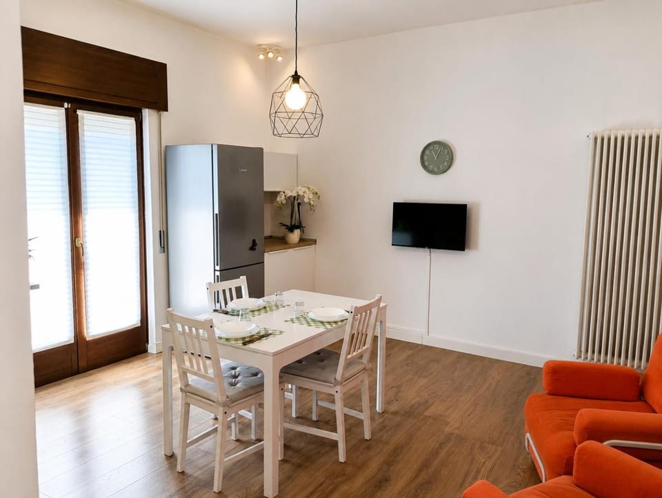 TV and multimedia, Kitchen or kitchenette, Living room, Seating area, Dining area, Evening entertainment