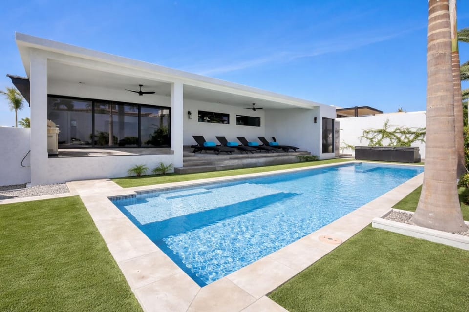 Cabo Ocean View Villa 4BR, 50ft Pool, Hot Tub Villa in Baja California Sur