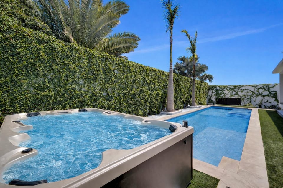 Day, Natural landscape, Garden, Hot Tub, Garden view, Pool view, Swimming pool