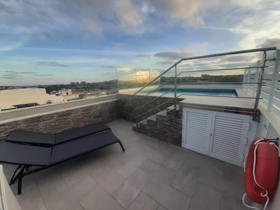 Sunsets Duplex Penthouse Gozo Apartment in Malta