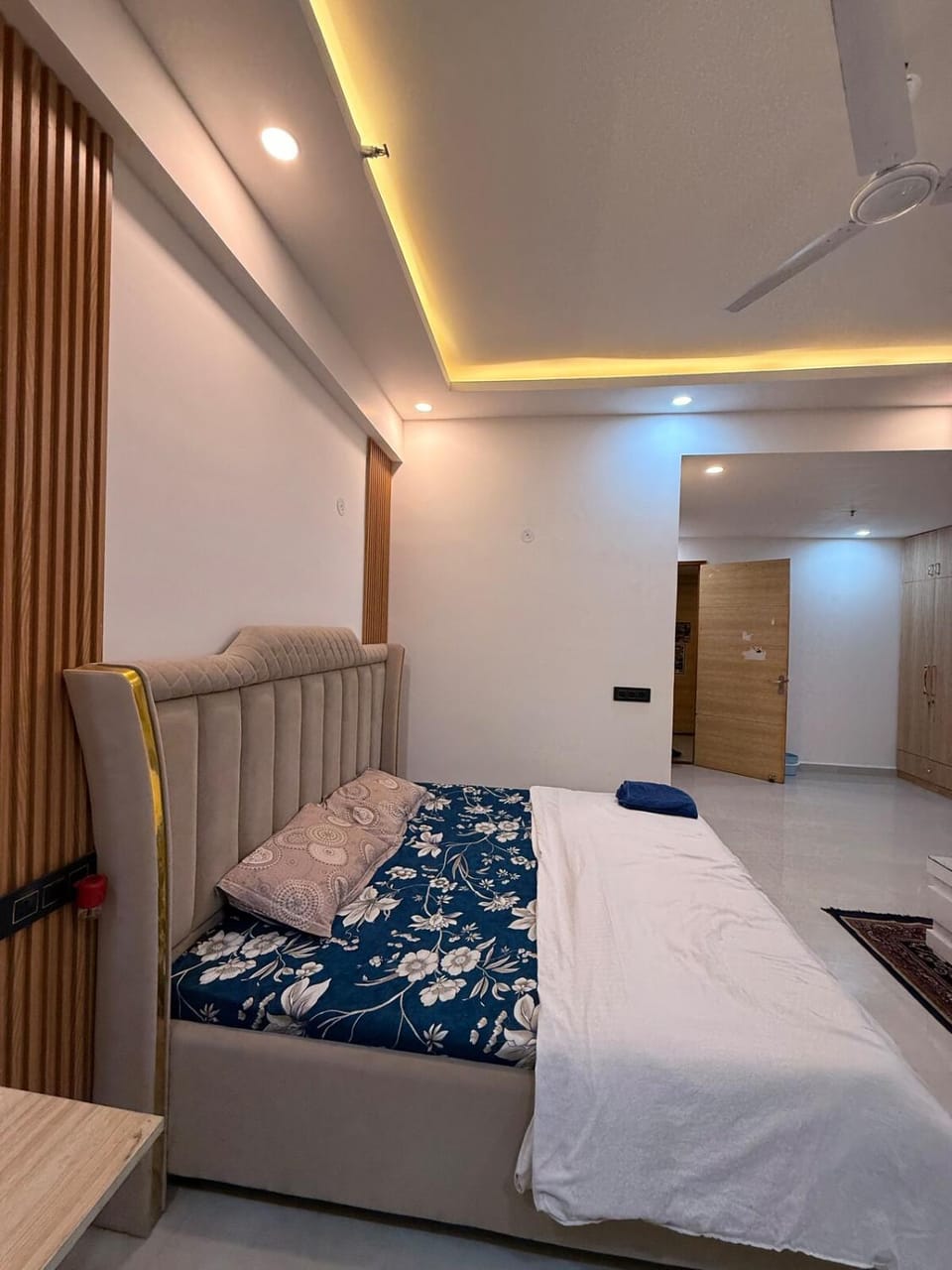 Bed, Living room, Photo of the whole room, Bedroom