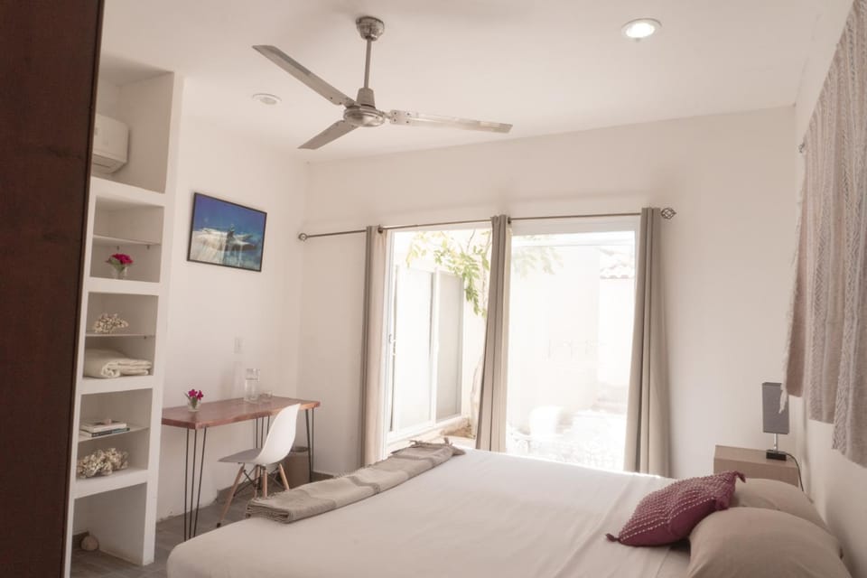 Bed, Photo of the whole room, Bedroom, air conditioner