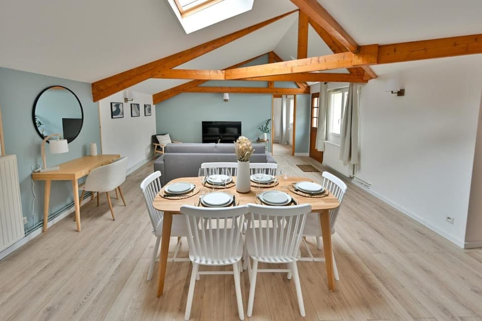 Communal lounge/ TV room, Living room, Dining area