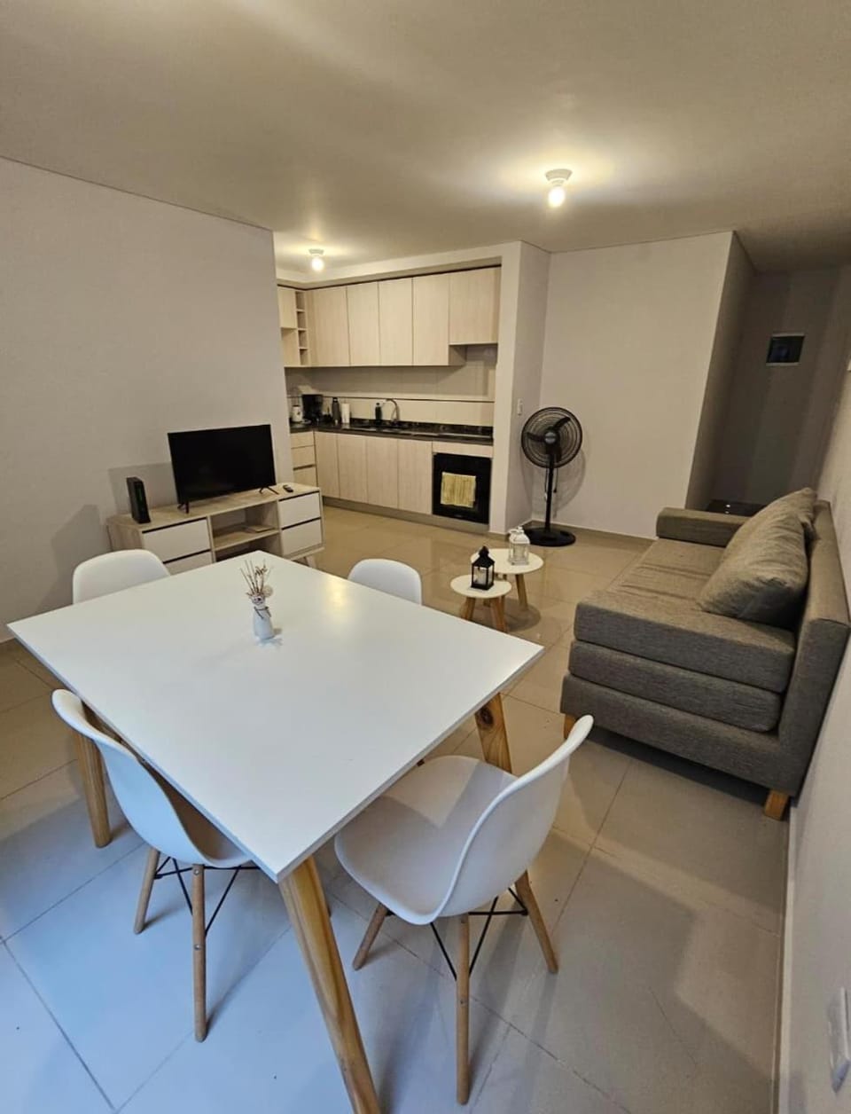 TV and multimedia, Kitchen or kitchenette, Living room, Seating area, Dining area