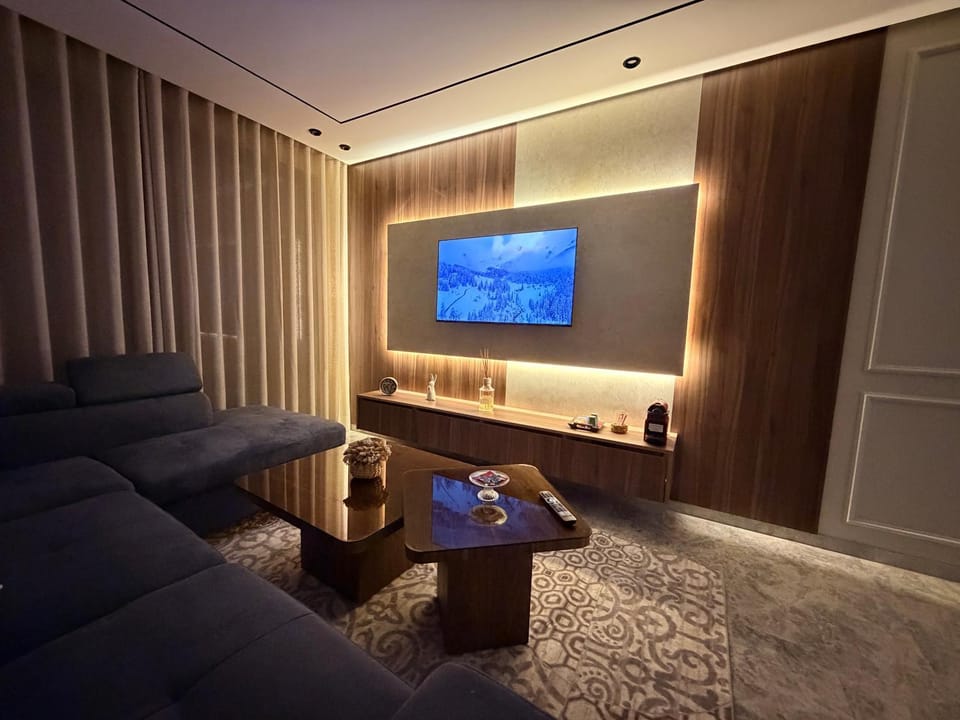 Communal lounge/ TV room, TV and multimedia, Living room, Seating area