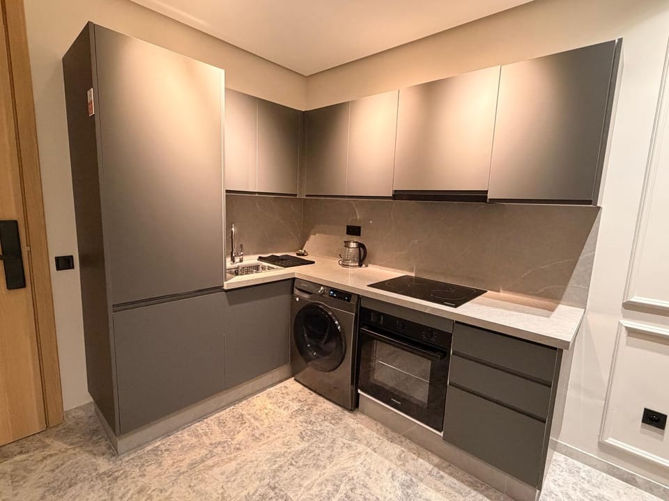 Kitchen or kitchenette, washing machine, dryer