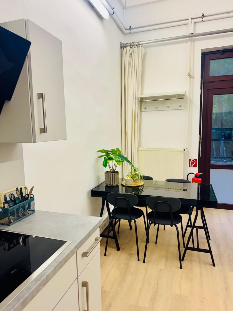 Kitchen or kitchenette, Seating area, Dining area