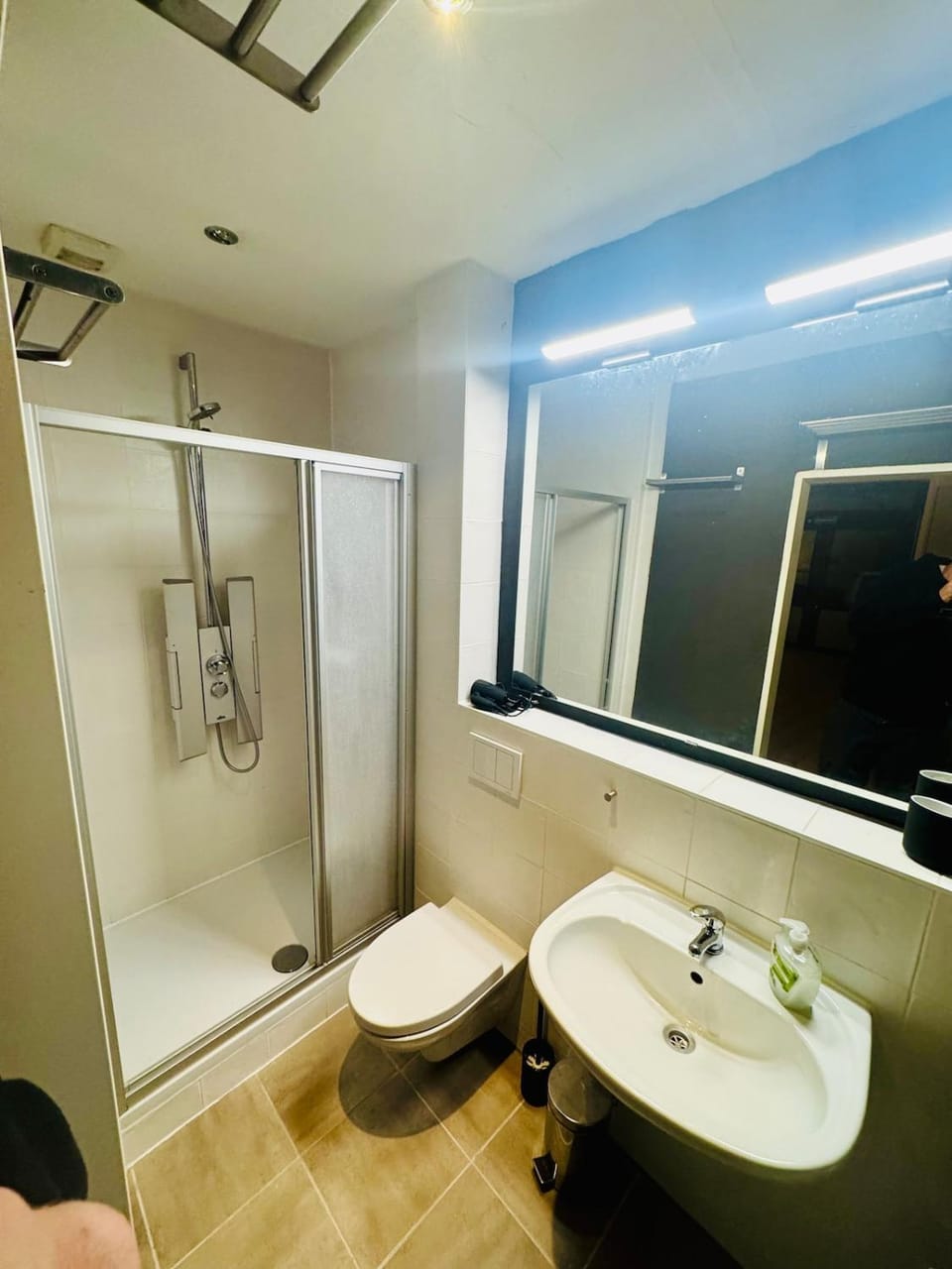 Shower, Toilet, Bathroom, towels