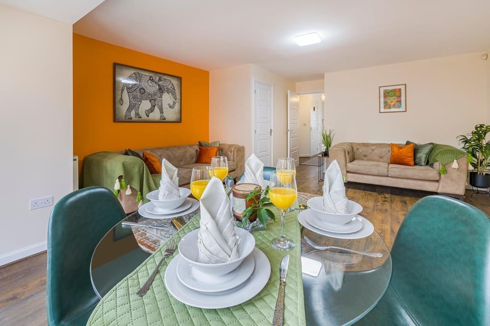 Living room, Seating area, Dining area