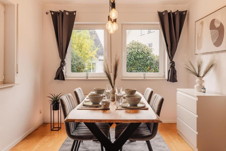 Seating area, Dining area