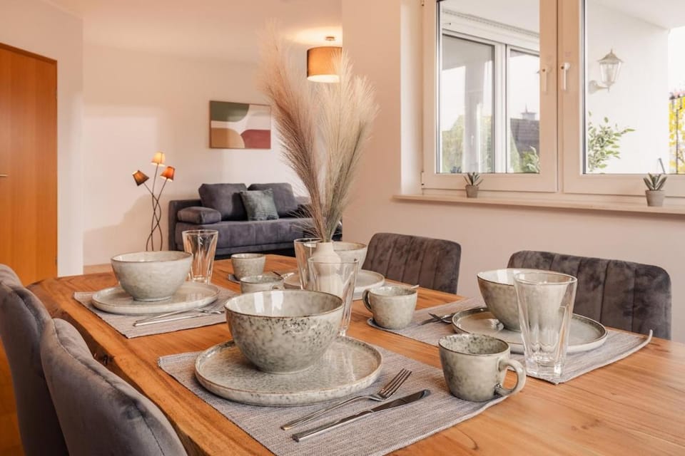 Seating area, Dining area
