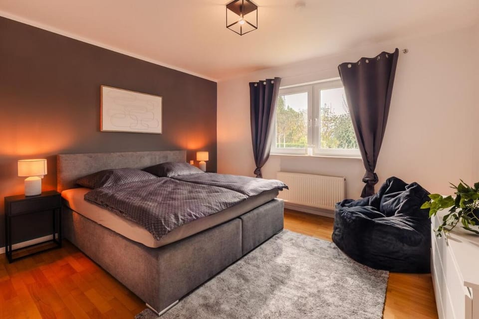 Bed, Bedroom