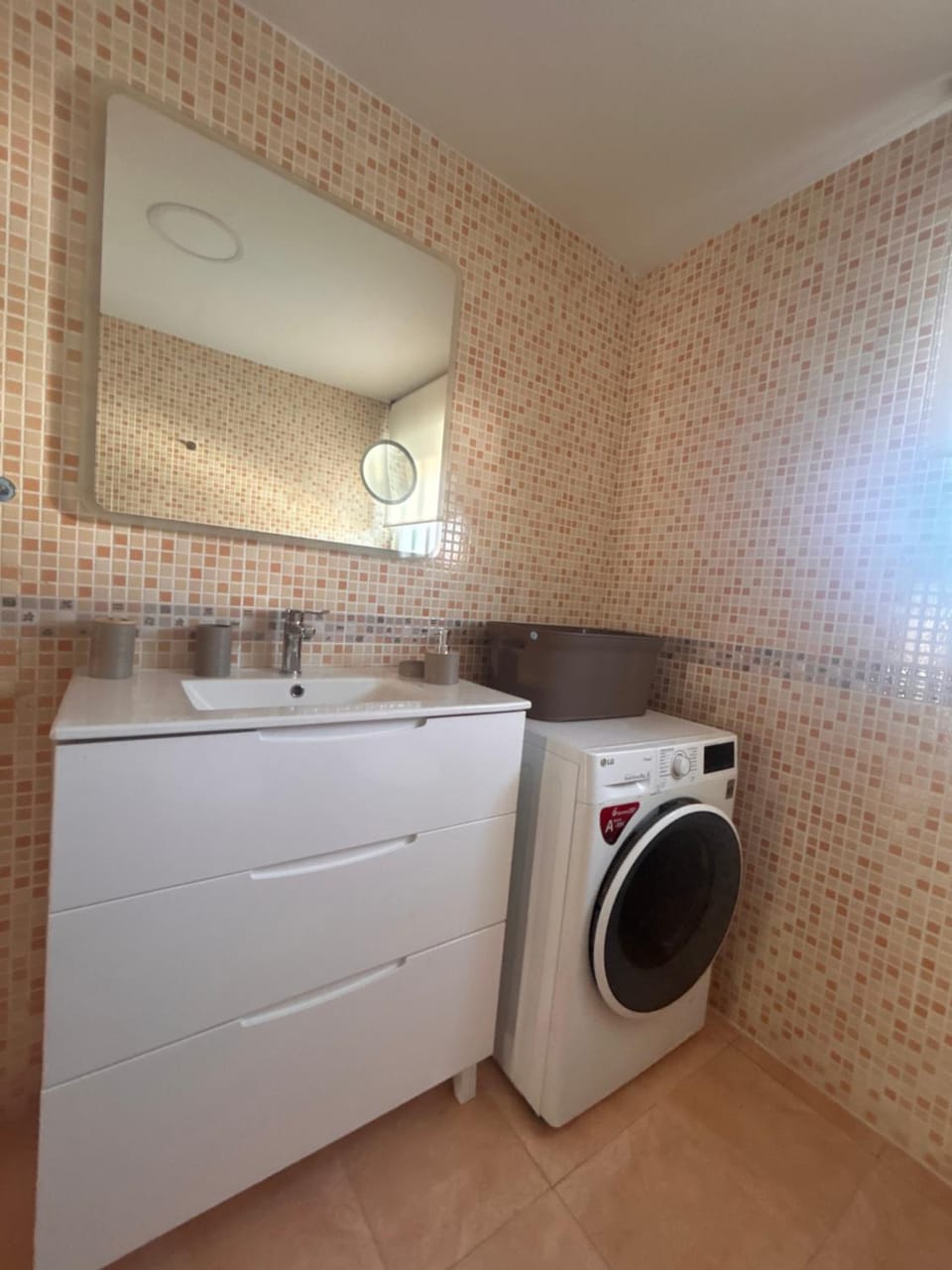 Bathroom, washing machine