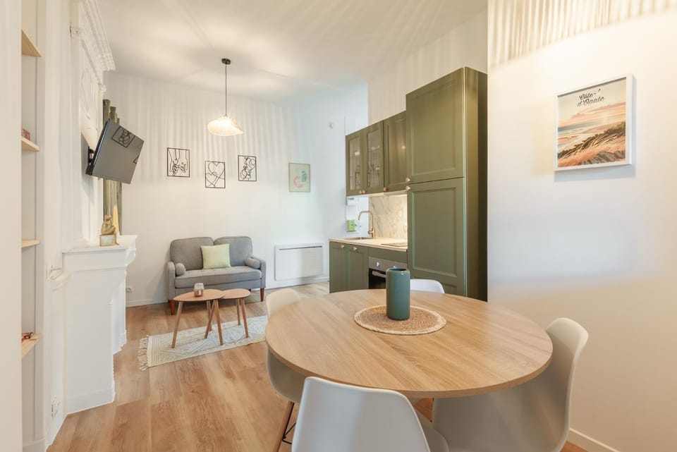 Kitchen or kitchenette, Living room, Dining area