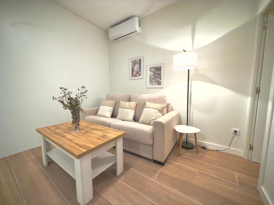 Living room, Seating area, Dining area, air conditioner