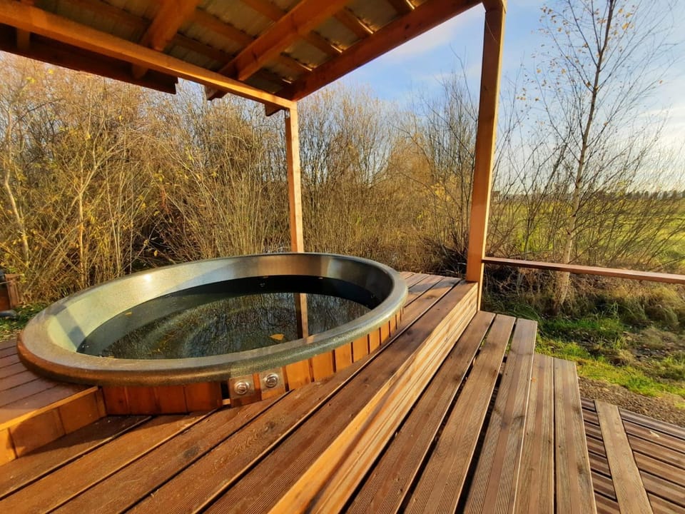 Hot Tub, Hot Tub