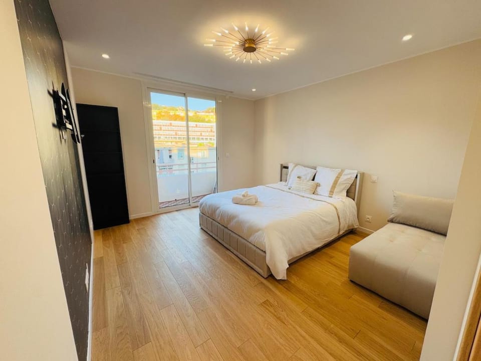 Bed, TV and multimedia, Bedroom, wardrobe