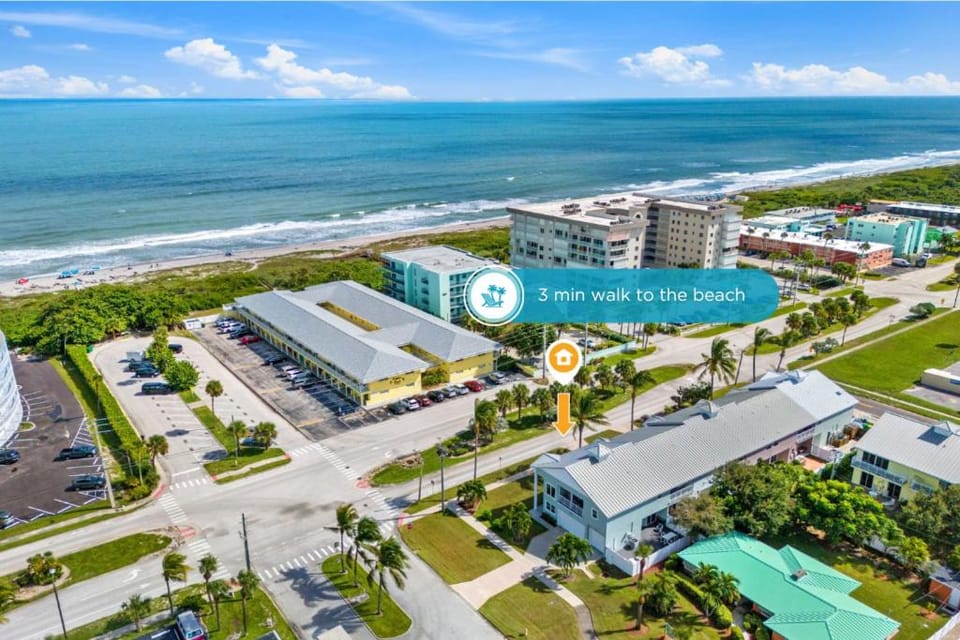 Property building, Nearby landmark, Day, Neighbourhood, Bird's eye view, Beach, Sea view, Location