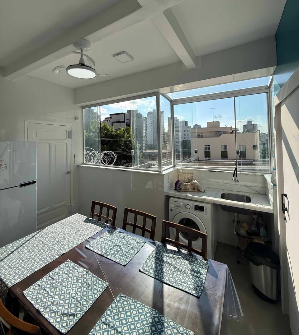 Kitchen or kitchenette, Dining area, minibar, washing machine, dryer