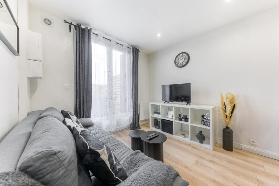 Appartement Cinéma Aéroport Orly - Parking gratuit & VTC Apartment in Île-de-France